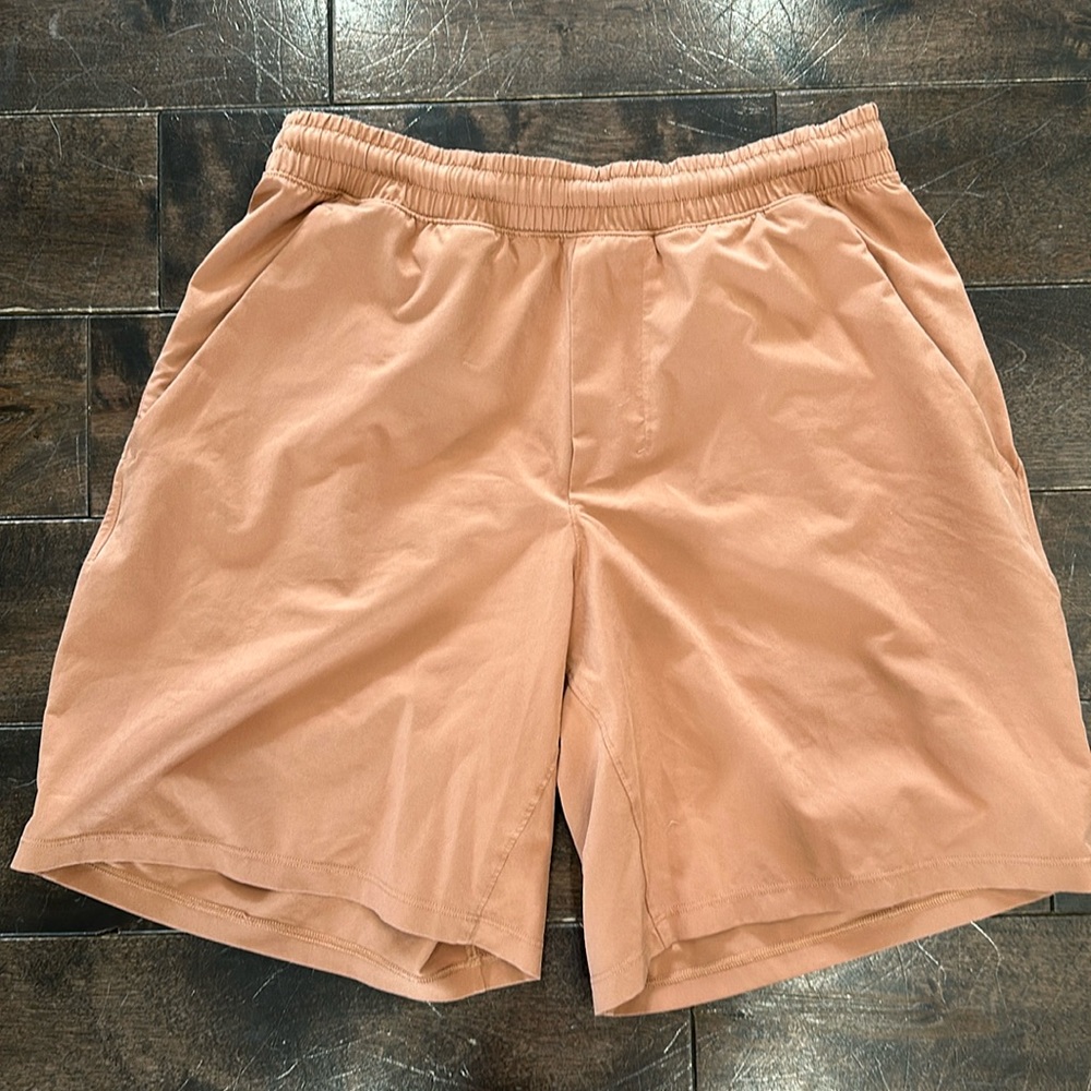 Men’s Lululemon shorts size small 7 inch linerless